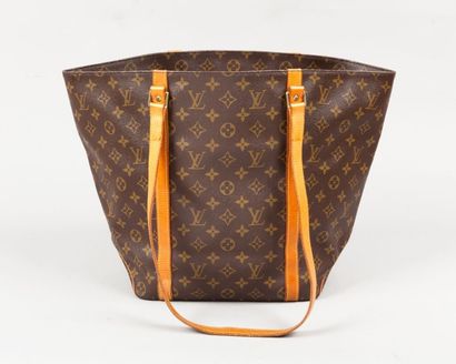 LOUIS VUITTON Sac «Shopping» 28 cm en toile monogram et cuir naturel, double anse...