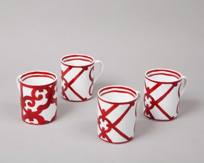 HERMÈS Paris made in France Ensemble de quatre mugs en porcelaine «Balcons du Guadalquivir"....