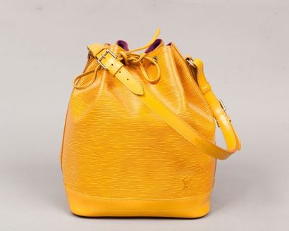 LOUIS VUITTON Sac «Noé» GM 26 cm en cuir épi jaune, fermeture par un lien coulissant,...
