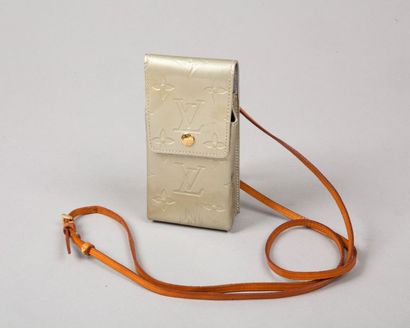 LOUIS VUITTON Pochette ceinture pour téléphone en cuir vernis monogramme gris, ceinture...