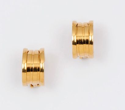 BULGARI «BO1» - Paire de boucles d'oreilles en or jaune. Signées Bulgari. P. 16g...