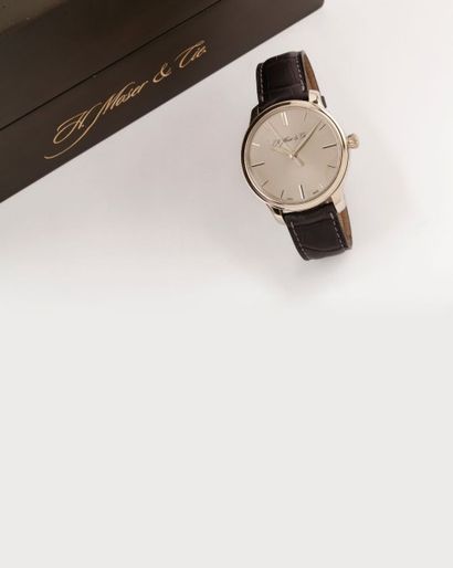 H.MOSER&Cie «Monard» n°103240 vers 2013 Belle et grande montre bracelet en or blanc...