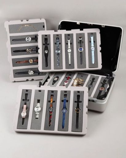 null Exceptionnelle et rare collection de 20 montres Swatch James Bond à l'occasion...