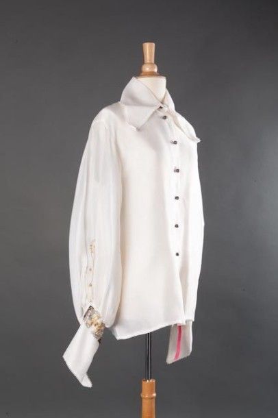 Christian DIOR par Gianfranco FERRE (attribué à) Blouse en gazar blanc col pointu...