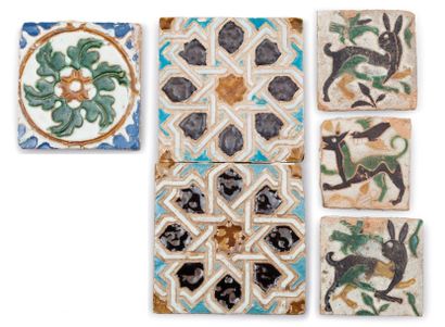 [MCD] Deux carreaux à décor animalier de type arista, Espagne, valence, XVe siècle....