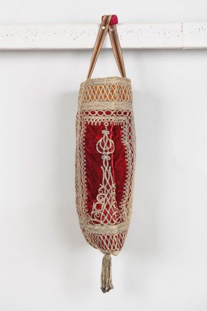 null Sacoche brodée? Empire Ottoman? An antique Ottoman embroidered bag, probably...