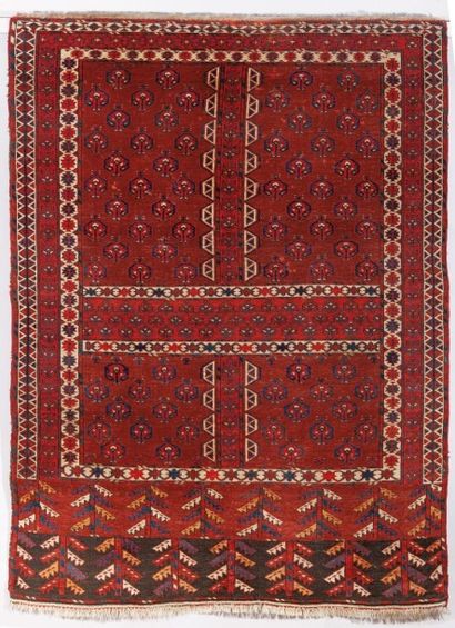 null Tapis Ensi Yomuth, Turkestan An antique tent door rug (Ensi or Engsi) Yomut...