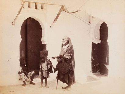 J. P. Maroc, c. 1880 Tanger. Mosquée. Marché. Souk. Mendiants. Palais de Justice....