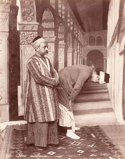 Félix Bonfils (1831-1885) Prière musulmane, c.1870. Épreuve sur papier albuminé contrecollée...