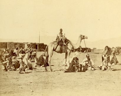 Pascal SEBAH Égypte, c. 1870. Assouan. El Ouasta. Tombeau. Thèbes. Chadouf. Dame...