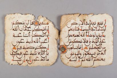 null Deux folios d'un Coran maghrébin andalou 2 folios sur parchemin de 7 lignes...