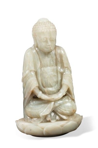 null Statuette en jade blanc céladon représentant Bouddha assis en samadhi sur un...