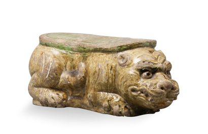 null Repose-tête zoomorphe en céramique émaillée sancai représentant un tigre Chine,...