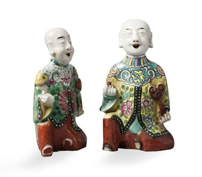 null Deux sujets en porcelaine polychrome représentant des Hoho. Chine, fin XVIIIème-début...