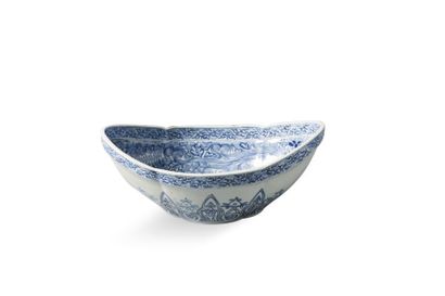 Vasque en porcelaine d'Arita décorée en bleu...