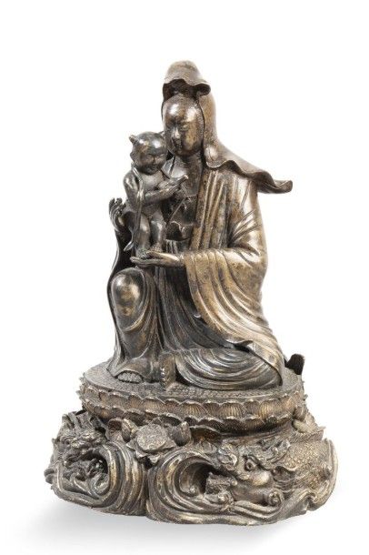 null Groupe en bronze représentant une Guanyin tenant un enfant dans les bras, celui-ci...