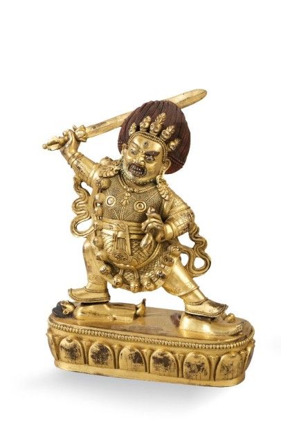 null Mahakala courroucé en bronze doré représenté en armure, brandissant son épée...