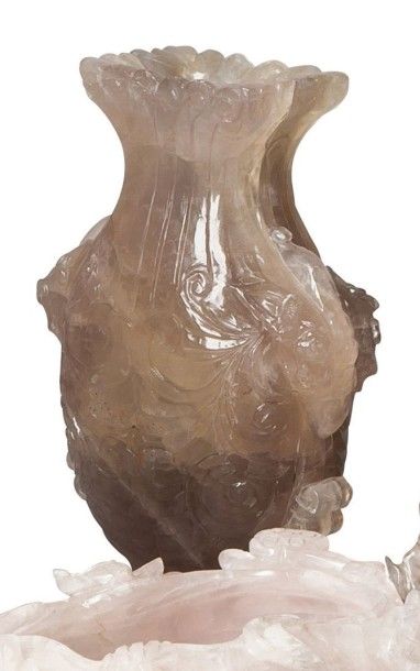 null Vase de forme balustre en quartz fumé sculpté en forme de double phoenix Chine,...