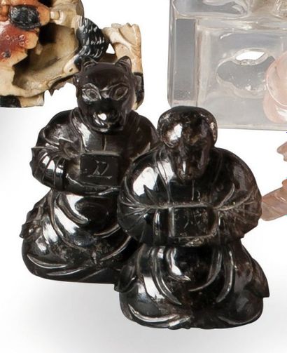 null Deux sujets animaliers en quartz fumé Chine, vers 1950 Haut: 7,5 cm(*)