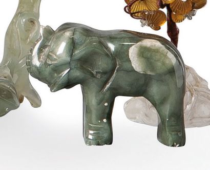 null Sujet en agate gris-vert représentant un éléphant Chine, vers 1950 (accidents...