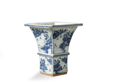null Elément de vase GU en porcelaine bleu blanc, Chine, XVIII-XIXème Haut: 16,5...