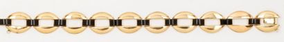 null Bracelet articulé en or jaune à maillons ovales reliés par des liens sertis...