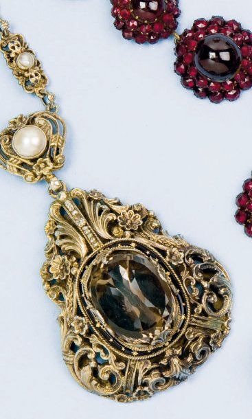 null Collier en vermeil à décor ajouré de fleurs et rinceaux orné d'une citrine,...