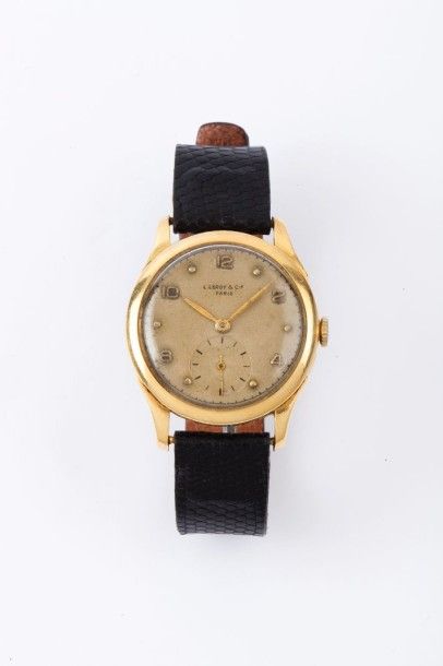 LEROY & Cie N°31997 vers 1940 Montre bracelet en or 18k(750). Boîtier rond, carrure...