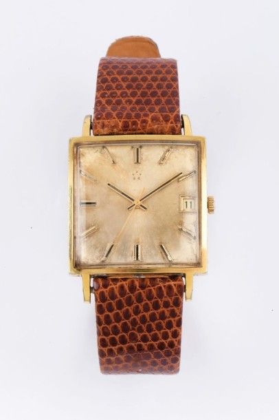 ETERNA Vers 1950 Montre bracelet carré en métal plaqué or. Fond acier. Cadran or...