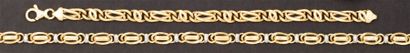 null Collier et bracelet en or jaune à maillons géométriques. P. 25,1g.