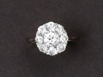 null Bague en platine ornée d’un diamant de taille ancienne calibrant 0,80 carat...