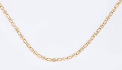 O.J. PERRIN Collier articulé en or jaune orné de motifs pavés de diamants taillés...