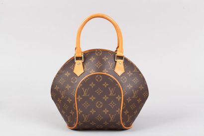 LOUIS VUITTON 
Sac "Ellipse PM" 21 cm en toile monogram et cuir naturel, fermeture...