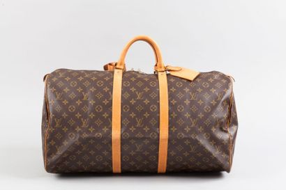 LOUIS VUITTON 
Sac "Keepall" 55cm en toile monogram et cuir naturel, fermeture éclair...