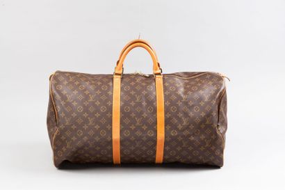 LOUIS VUITTON 
Sac "Keepall" 60cm en toile monogram et cuir naturel, fermeture éclair...