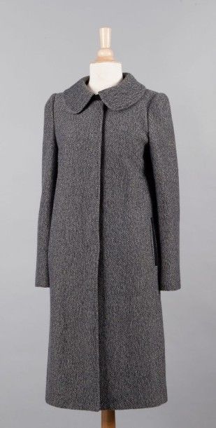 DOLCE & GABANNA 
Manteau en tweed cachemire chiné gris, blanc à motif caviar, col...