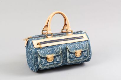 LOUIS VUITTON ANNÉE 2006 
Sac "Néo speedy" 31 cm en toile denim monogram et cuir...