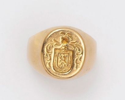 null Bague chevalière en or jaune gravée d'armoiries.
Tour de doigt: 59. P. 12,1...