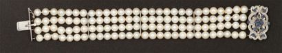 null Bracelet de quatre rangs de perles de culture japonaises
Akoïa. Fermoir en or...