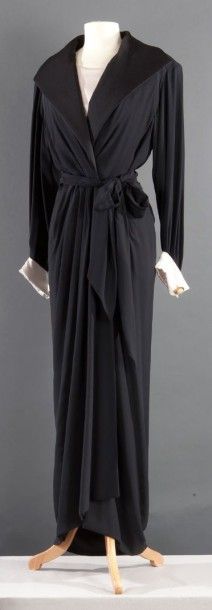 Yves SAINT LAURENT haute couture n°62 205 Automne-Hiver 1988 Robe-smoking en crêpe...