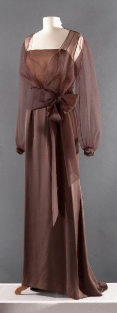 Yves SAINT LAURENT haute couture n°75465 circa 2002 Robe longue à fines bretelles...