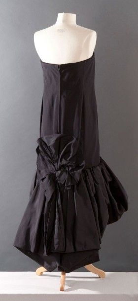 Yves SAINT LAURENT haute couture n° 63983 Automne-Hiver 1987 Robe du soir en faille...