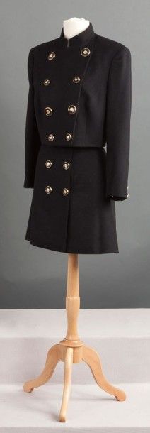 Gianni VERSACE couture circa 1978 / 1980 Ensemble en drap noir, composé d'une veste...