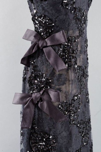 Yves SAINT LAURENT haute couture n° 67976 Hiver 1994 Robe longue en dentelle noire...
