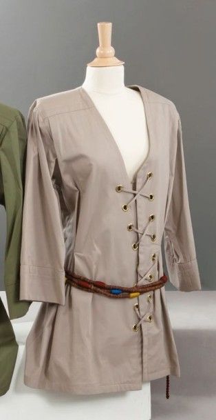 Yves SAINT LAURENT rive gauche circa 1989 Mini robe en gabardine de coton beige,...