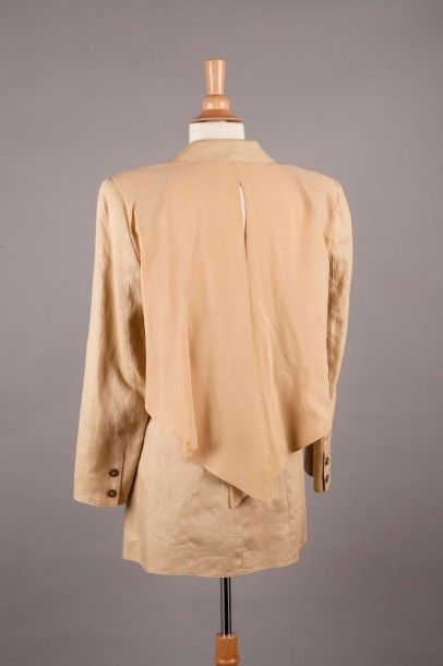 Claude MONTANA Ensemble en lin composé d'une veste blaser écru, col châle cranté,...