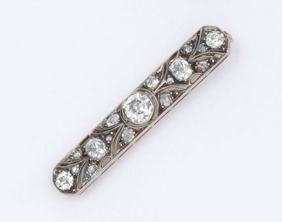 null Broche en or et argent ornée de diamants. Époque Napoléon III. P. 3 g.