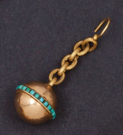 null Paire de boucles d’oreilles «boules» en or jaune serties de turquoises. Époque...