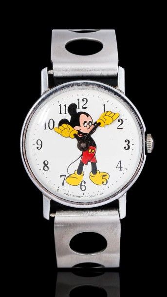 Mickey Mouse vers 1960 

Montre bracelet en métal chromé. Boitier rond, cadran argent...