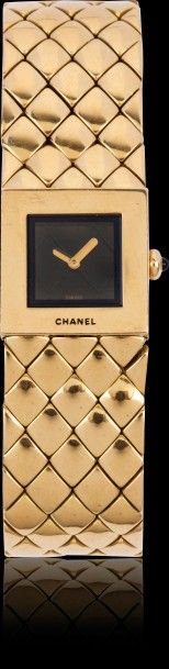CHANEL «Matelassé» n°QH93134 vers 1993 

Belle montre bracelet de dame en or jaune...